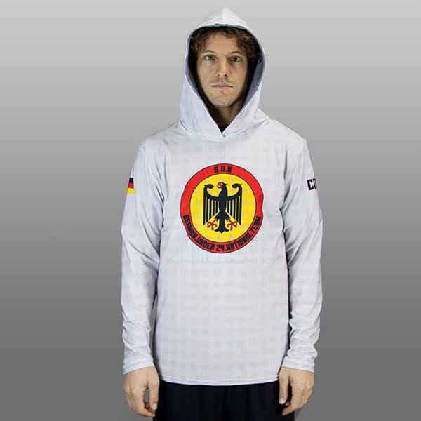 homme portant un sweat à capuche gris