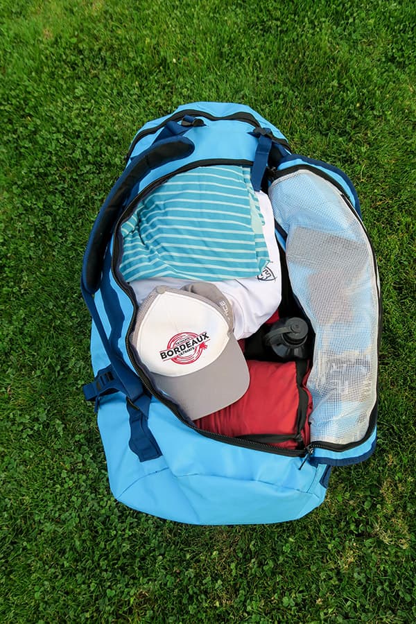 sac bleu clair imperméable ouvert