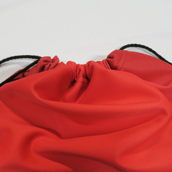 red bag drawstrings closing