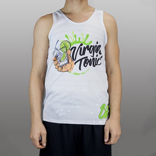 torse d'homme portant un débardeur blanc